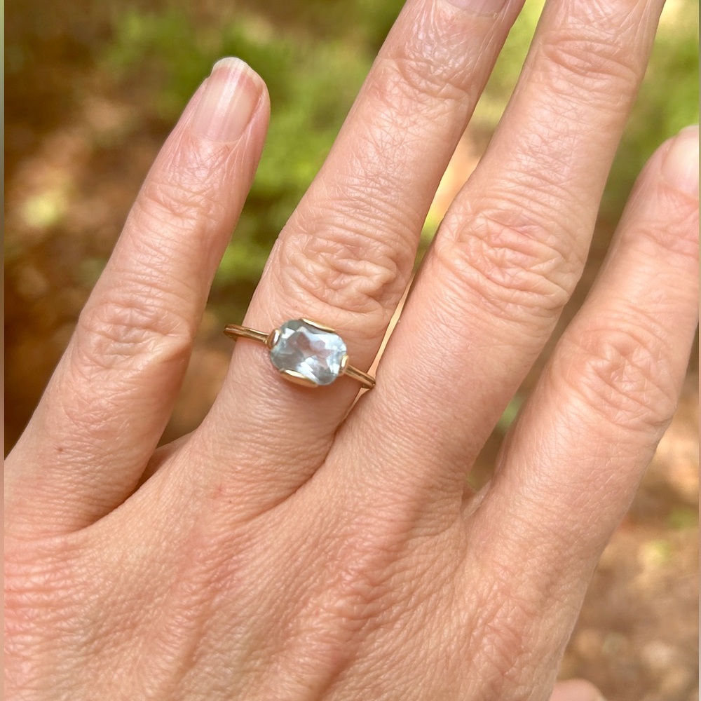 India Boutique Gold and Blue Ring with Elegant Design